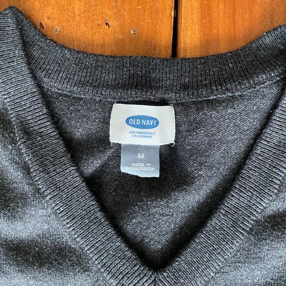 Old Navy V-Neck Casual Sweater - Picture 3 of 9